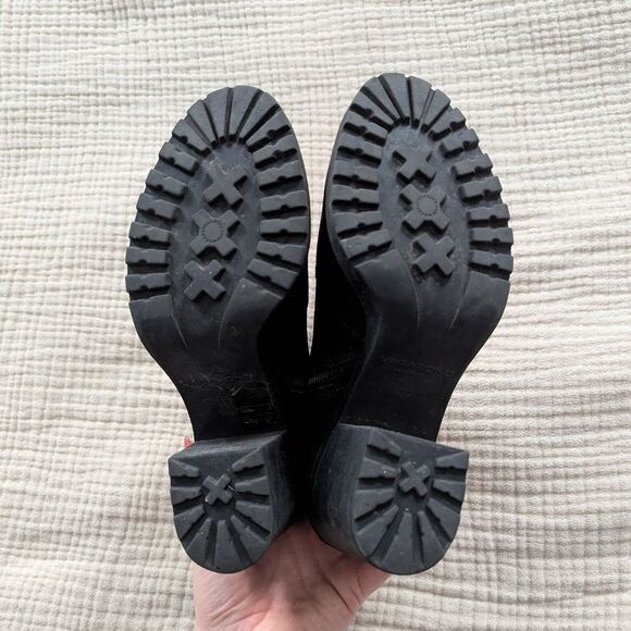 Vagabond black pebbled textured leather Grace lug heeled chunky ankle boots - Picture 6 of 7